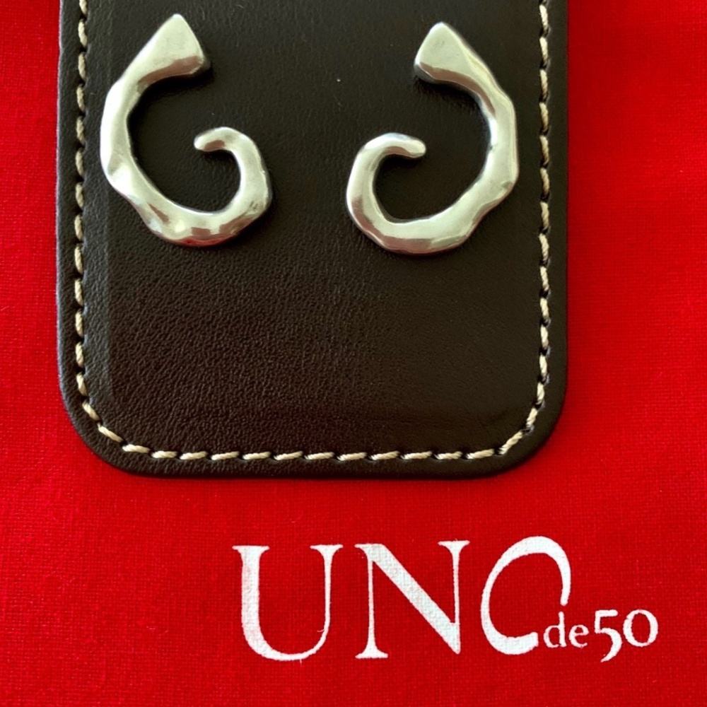 NWT! UNO de 50 Earrings "It Marks Me" PEN0555.